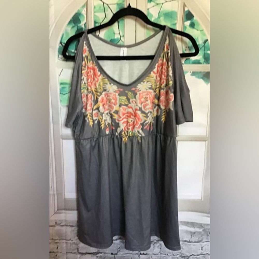 Womens Size XL Top Cold Shoulder Top NEW